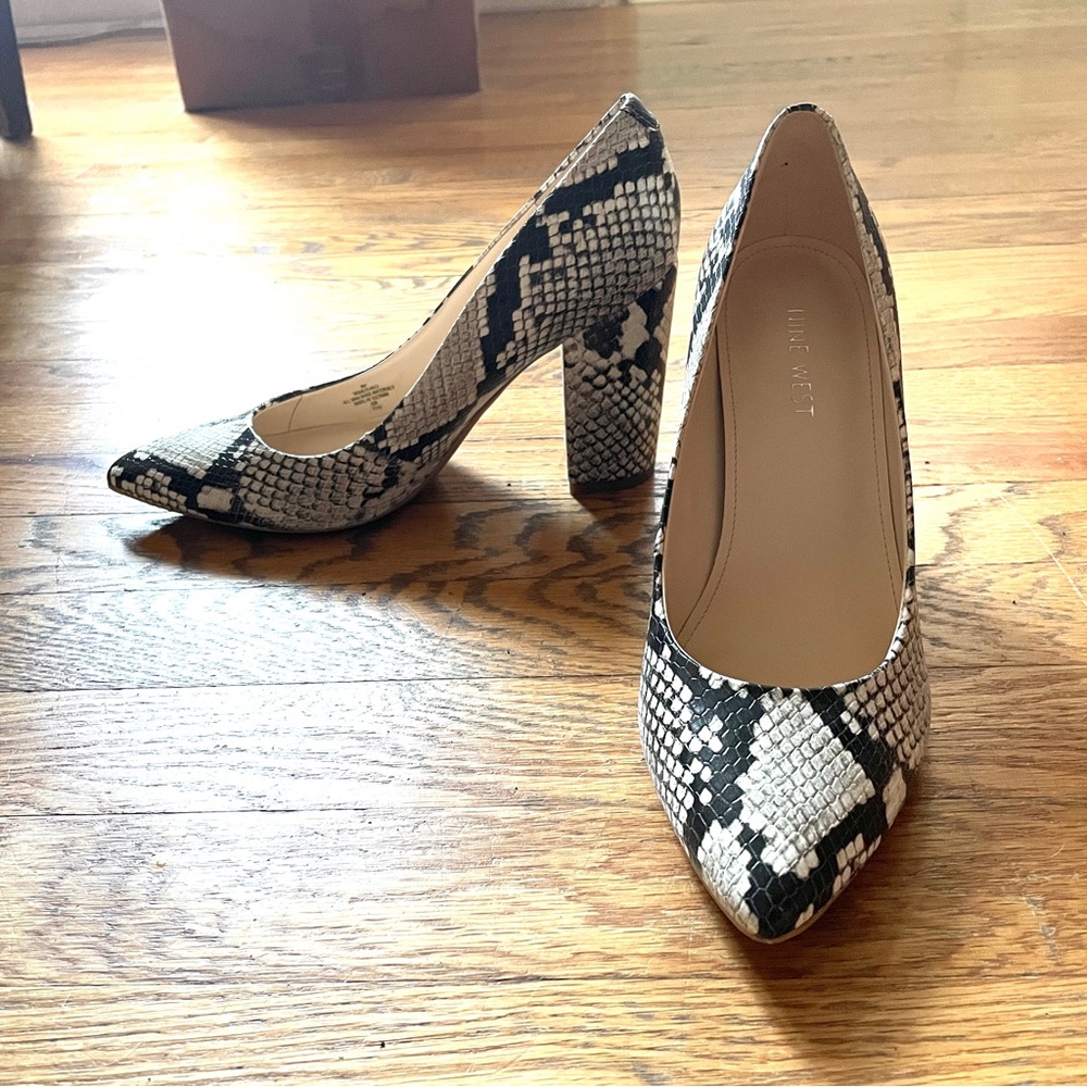 Nine West Alisa snakeskin pumps NIB Sz 8
